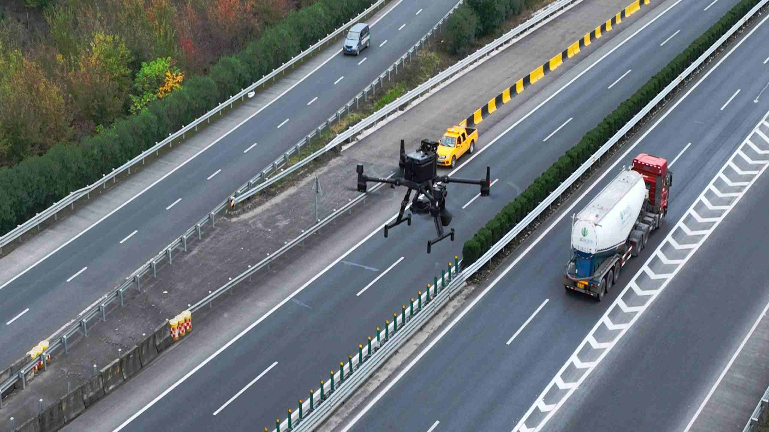 高速公路无人机应急快速处置方案_07(1).jpg